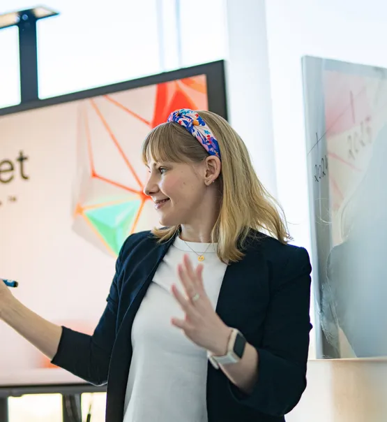 A Speednet team member presenting in front of a screen.